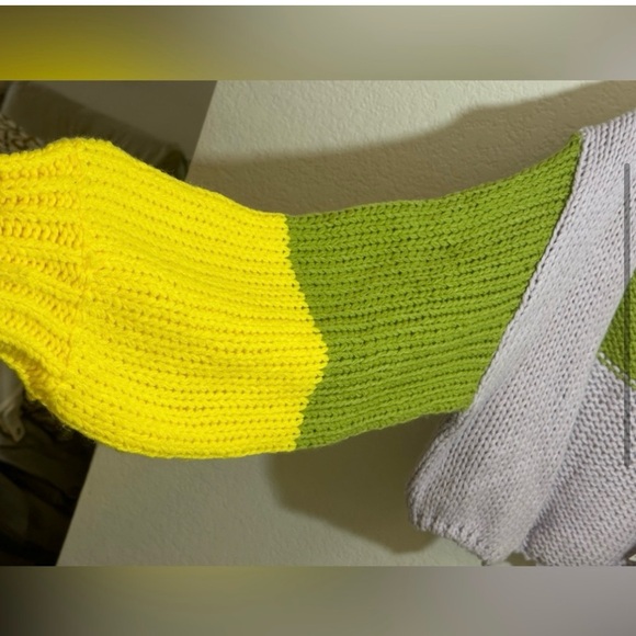 Color Block Cropped Cardigan - Picture 3 of 7